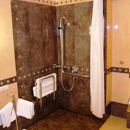 Ξενοδοχείο Savoy 2*